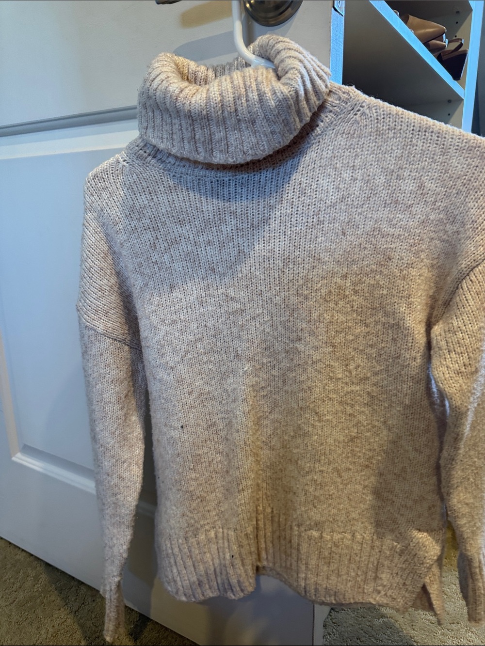Cozy Women's Turtleneck Sweater - light pink